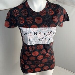 Twenty One Pilots Circles red and gray short sleeve t-shirt M